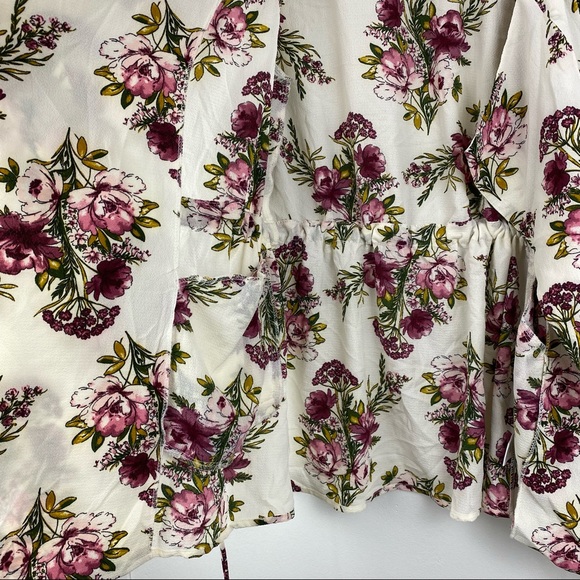Charming Charlie size Medium Women’s Ivory Floral 3/4 Sleeve Wrap Blouse Top - Picture 6 of 9